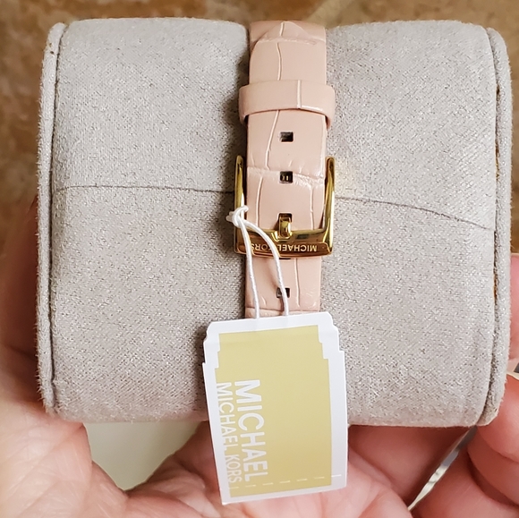 Michael Kors Watch - Picture 4 of 5